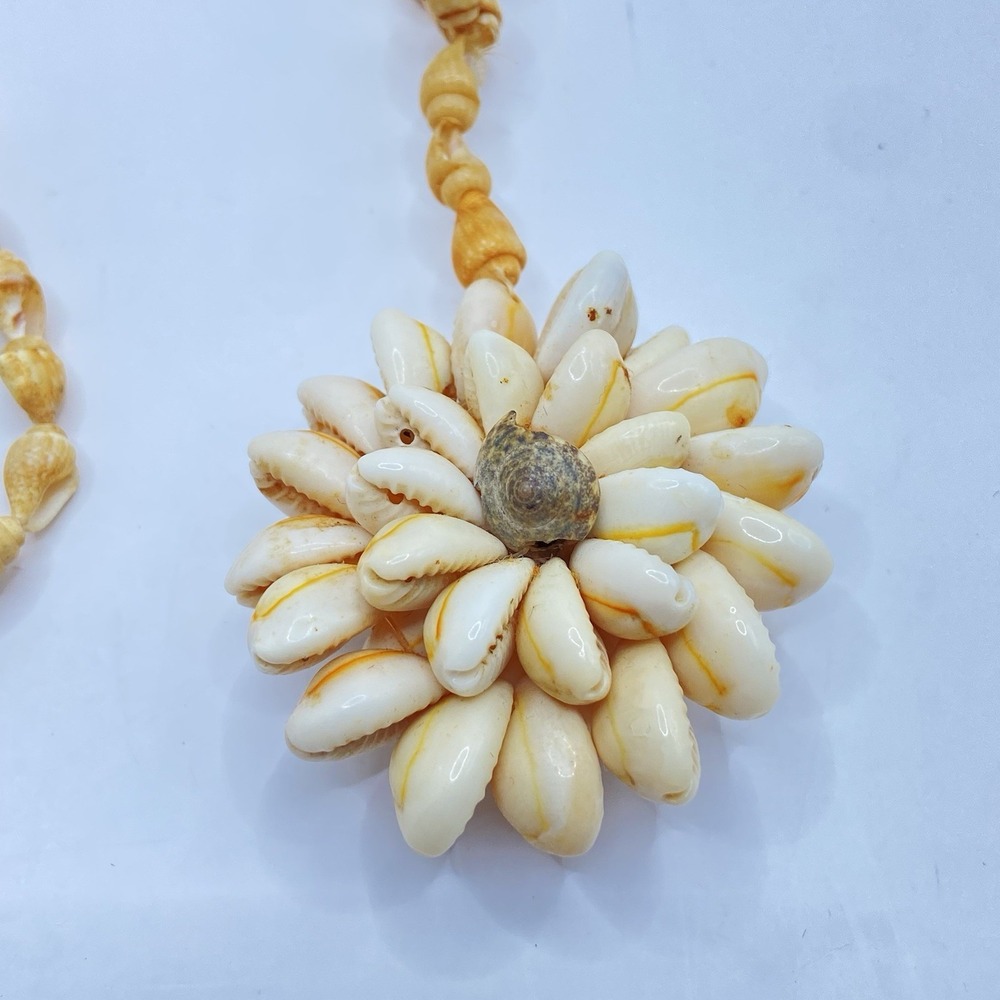 Vtg 70s Handmade Cowrie Shell Flower Pendant Necklace Beach Boho Statement 19" - Picture 7 of 7